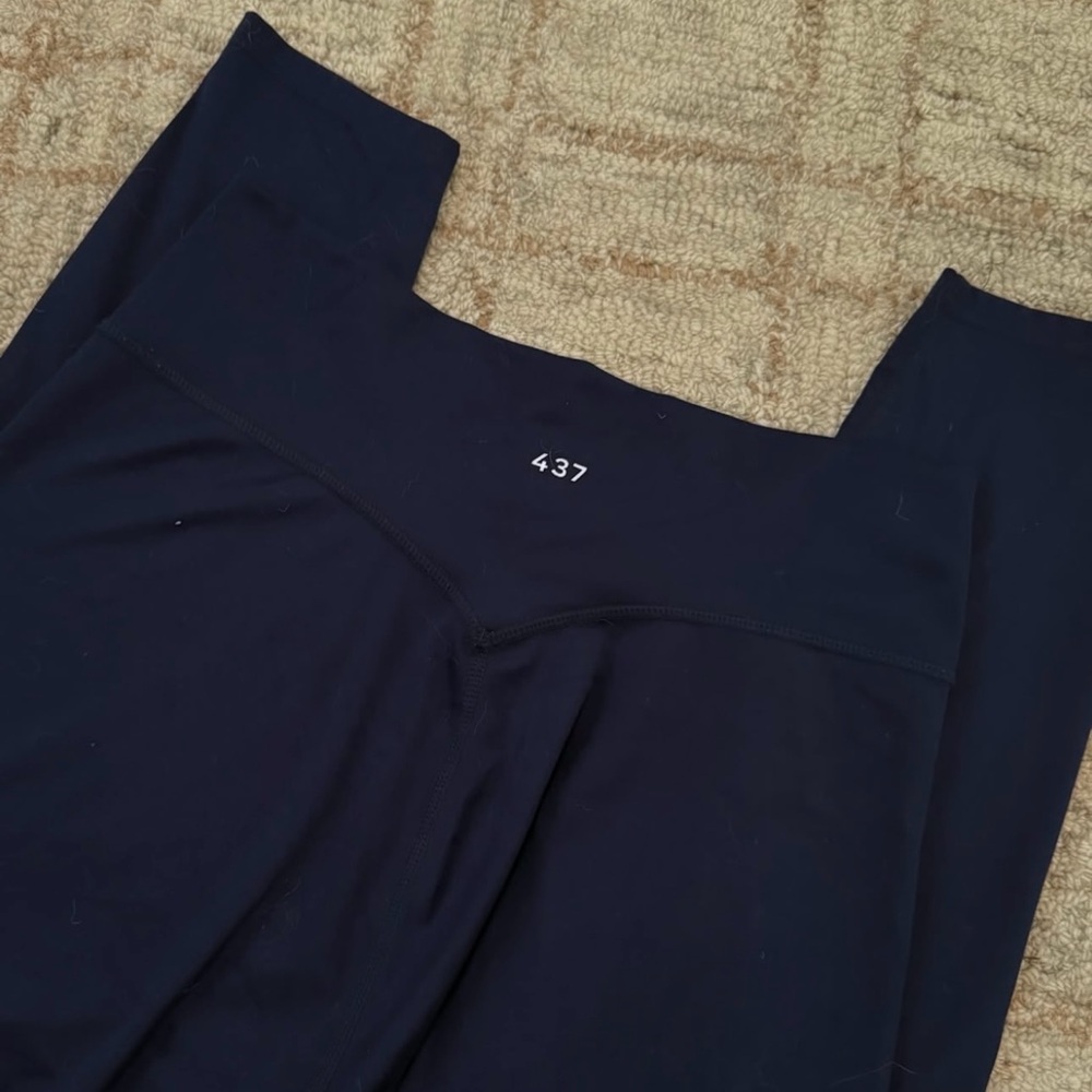 437 women’s Navy Leggings